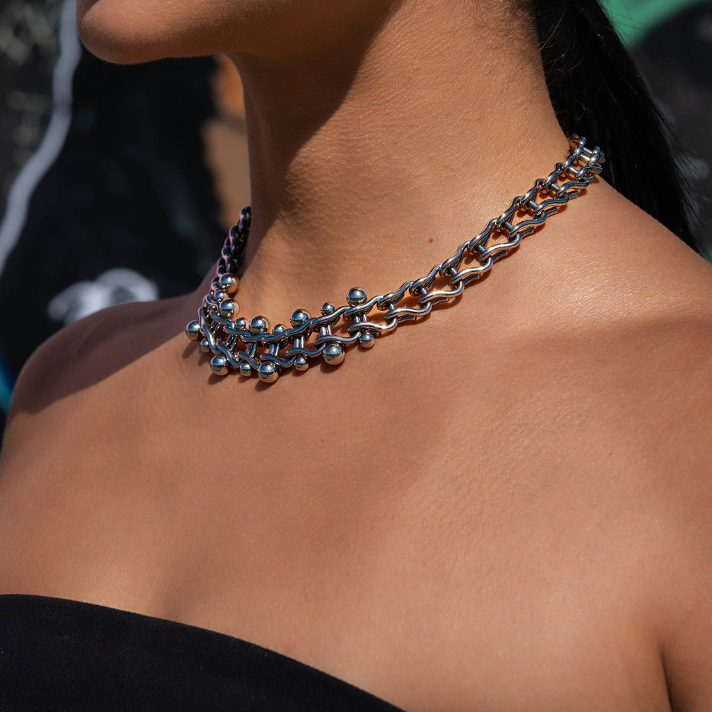 Circular Chain Necklace in White Gold