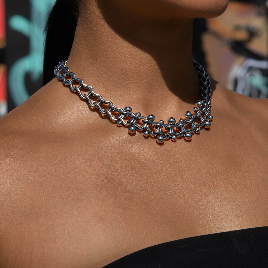 Circular Chain Necklace in White Gold