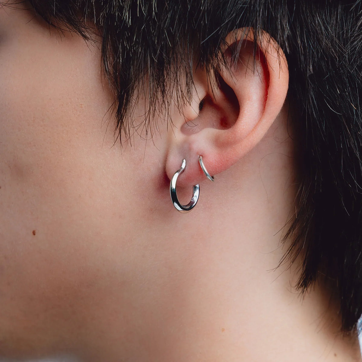 PLAIN OPEN HOOP EARRING