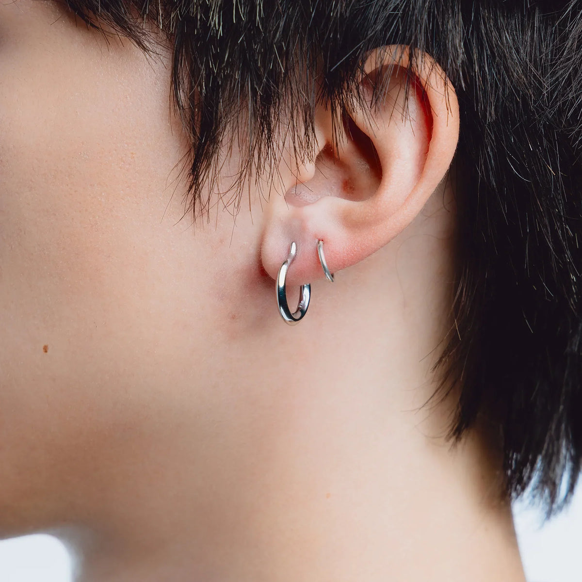 PLAIN OPEN HOOP EARRING