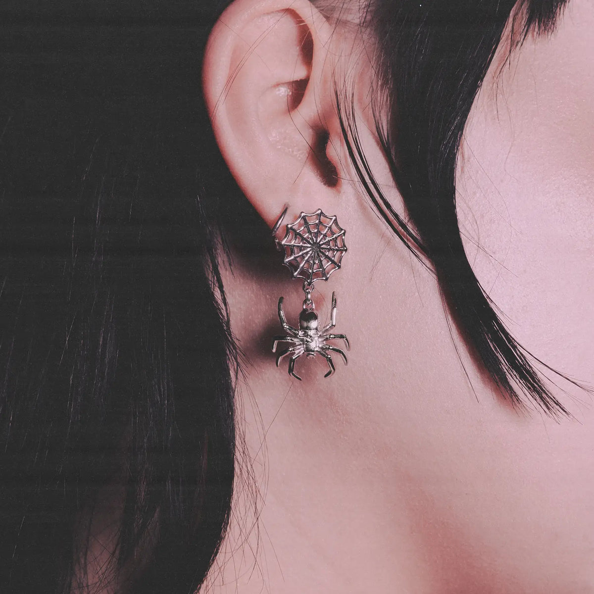 SPIDER DANGLE EARRING