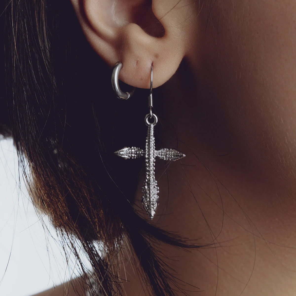 VERTECROSS DANGLE EARRING