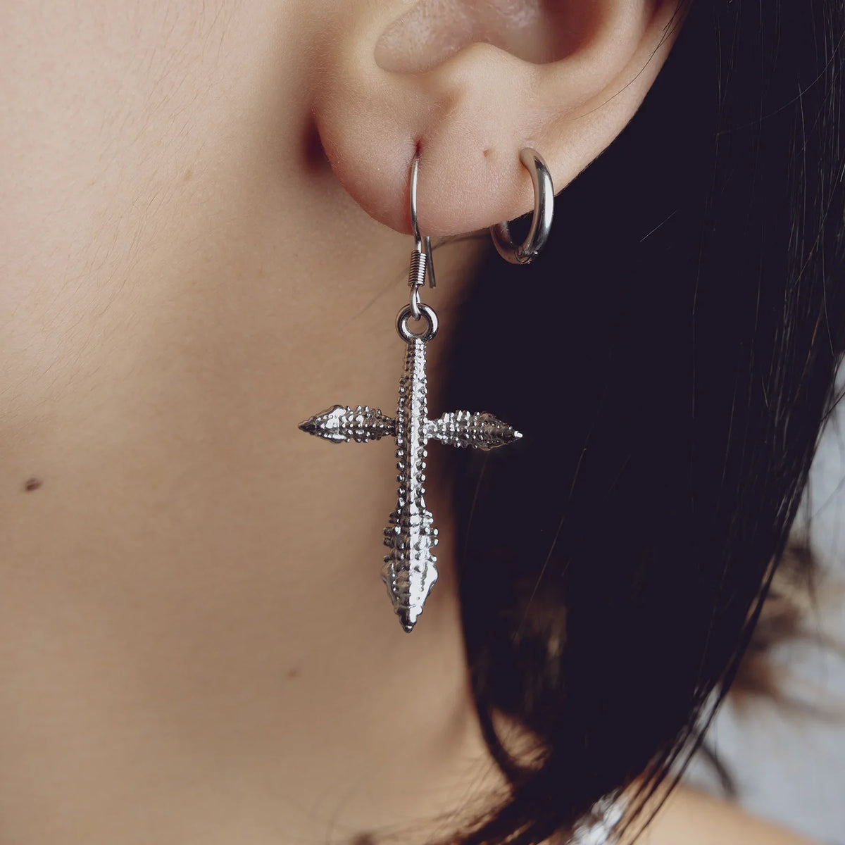 VERTECROSS DANGLE EARRING