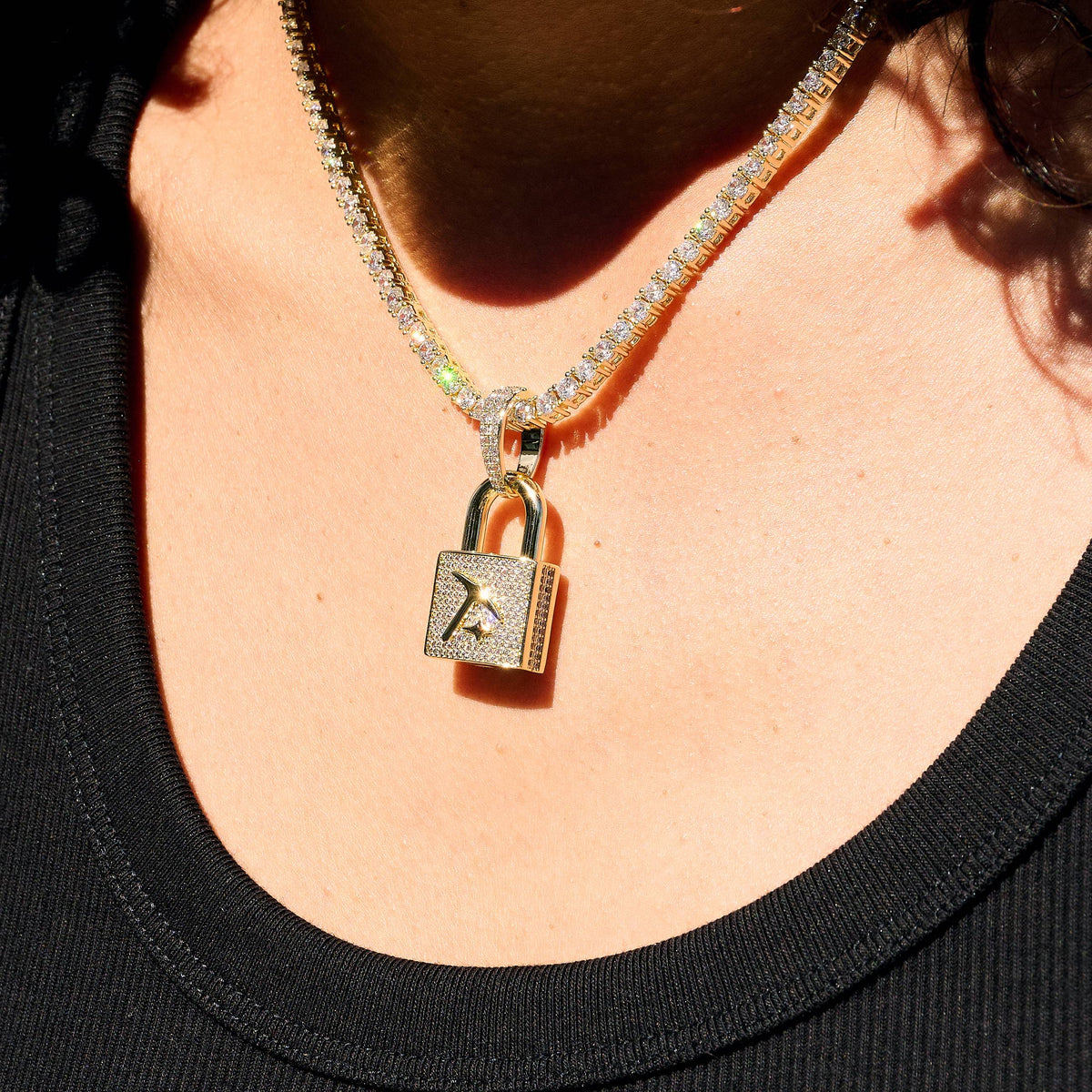 Lock and Key Set Pendant in Yellow Gold