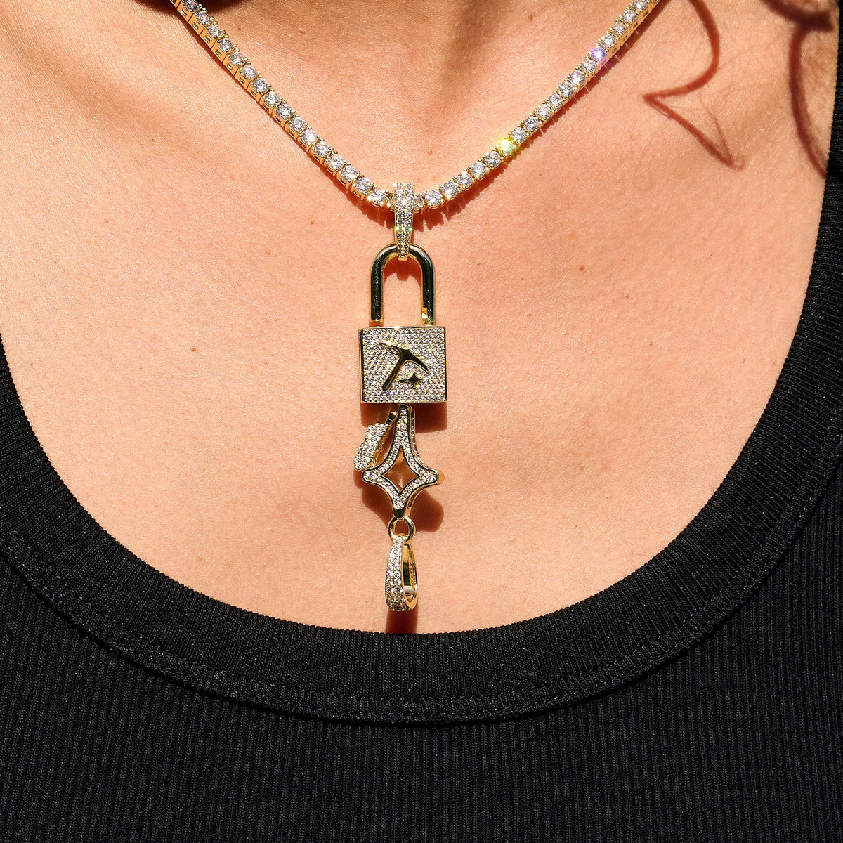 Lock and Key Set Pendant in Yellow Gold