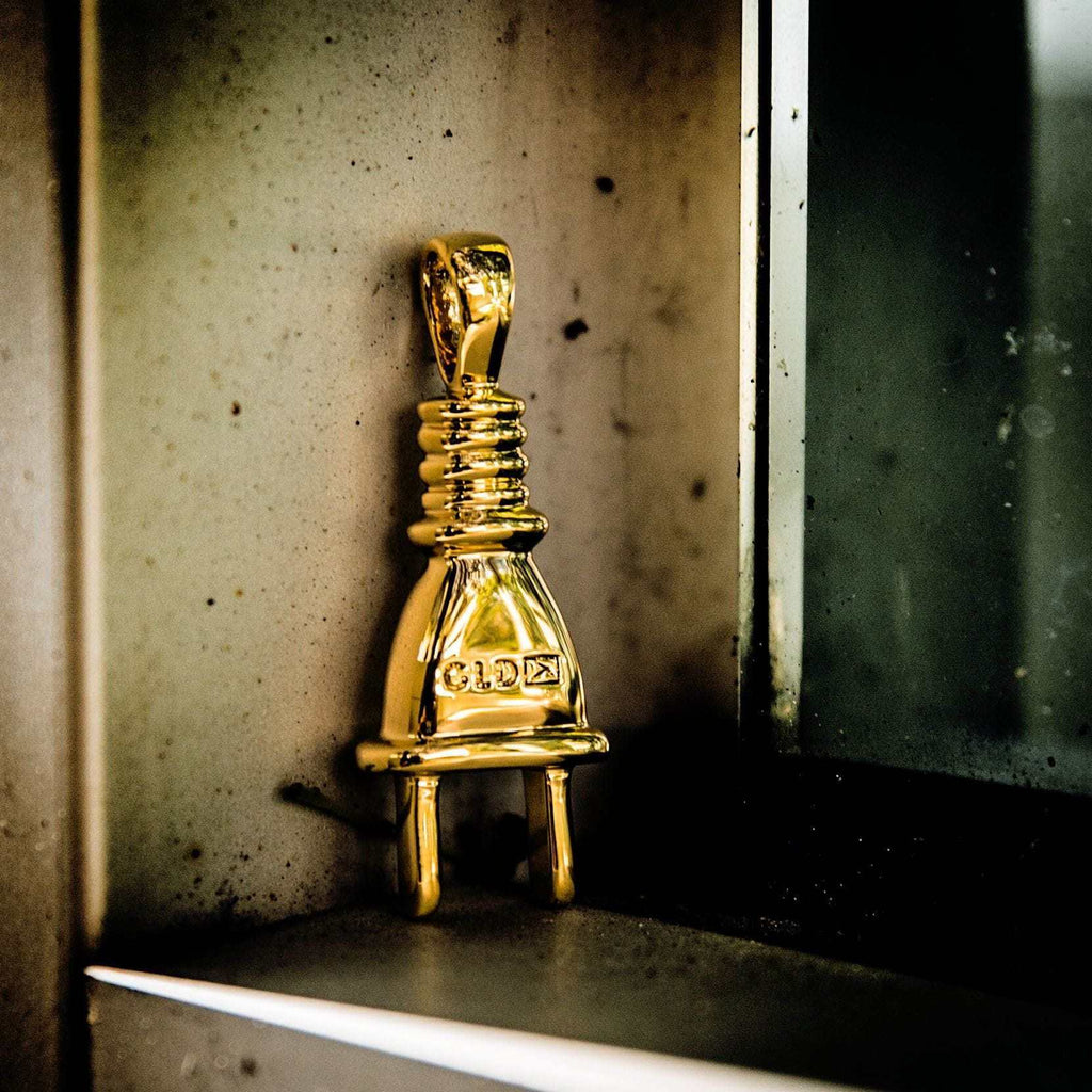 Plug Pendant in Yellow Gold