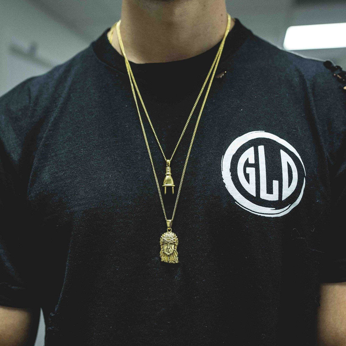 Plug Pendant in Yellow Gold