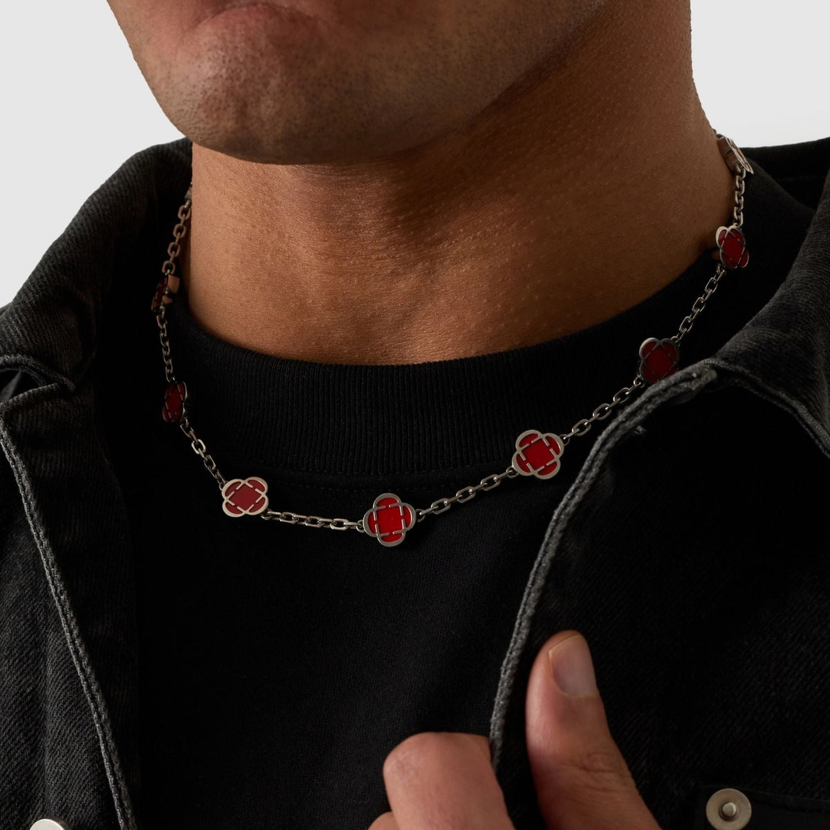 Light Red Clover Stone Necklace (Silver)