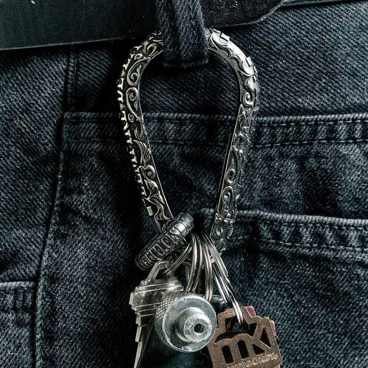 CATACOMBS CARABINER